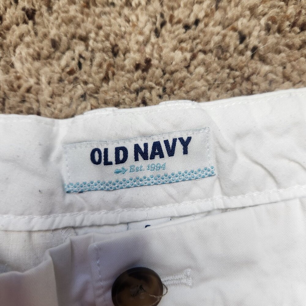 Old Navy Women's White Casual Shorts - Picture 3 of 8